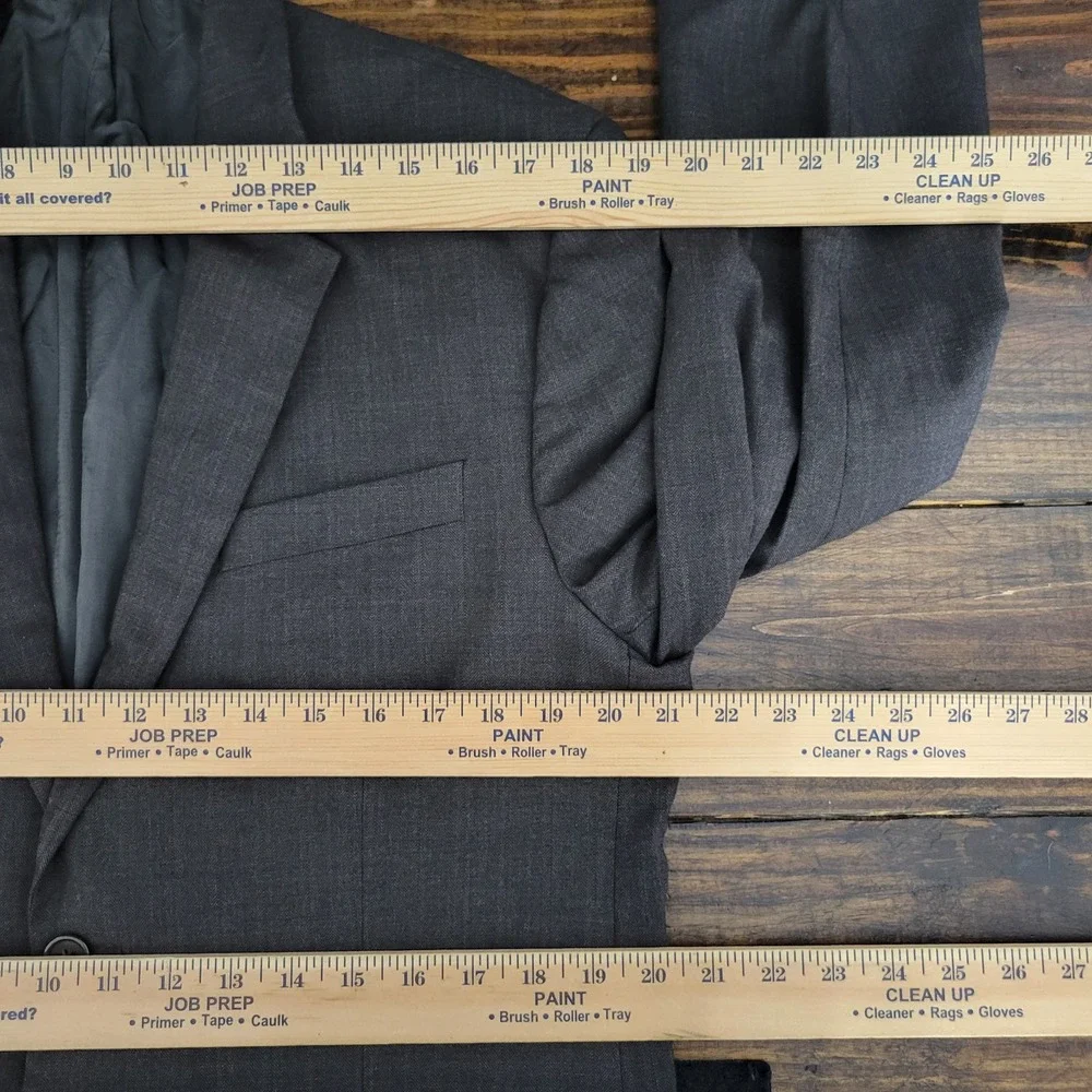 Banana Republic Mens Sport Coat Blazer Two Button Gray Poly Wool Herringbone 42R
